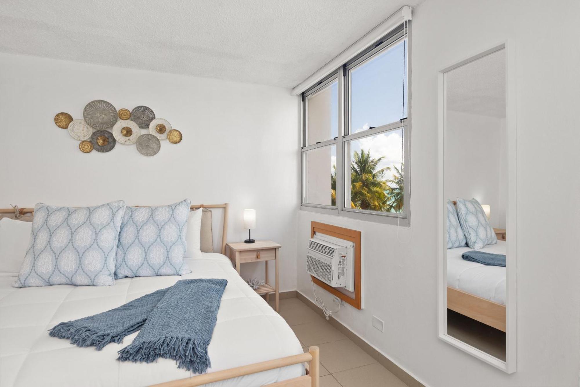 Apartment Otium Amazing Beachfront Getaway With Balcony